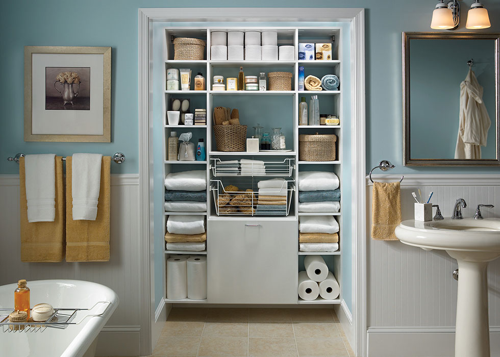 https://www.closetsplus.com/wp-content/uploads/2022/04/ClosetMaid_MasterSuite_White-Bath-straight_08-1500pxs_digital.jpg